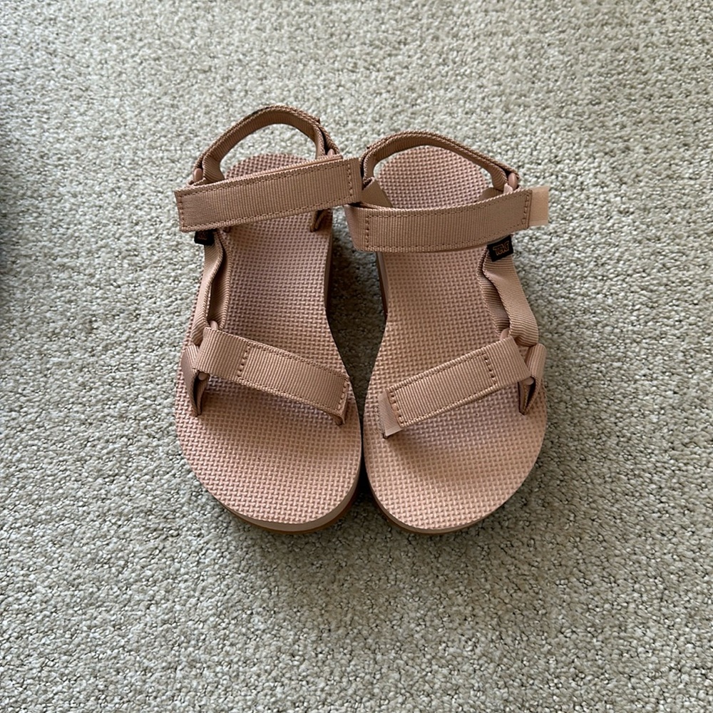Teva Platforms Size 5